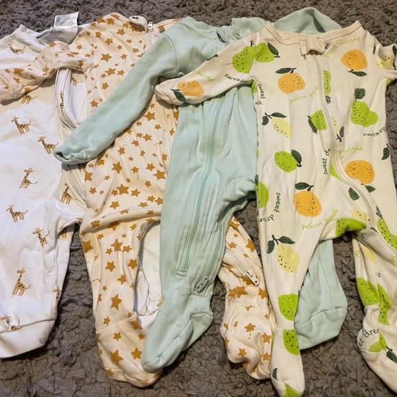 4 Piece Neutral Sleeper Set - Picture 2 of 8